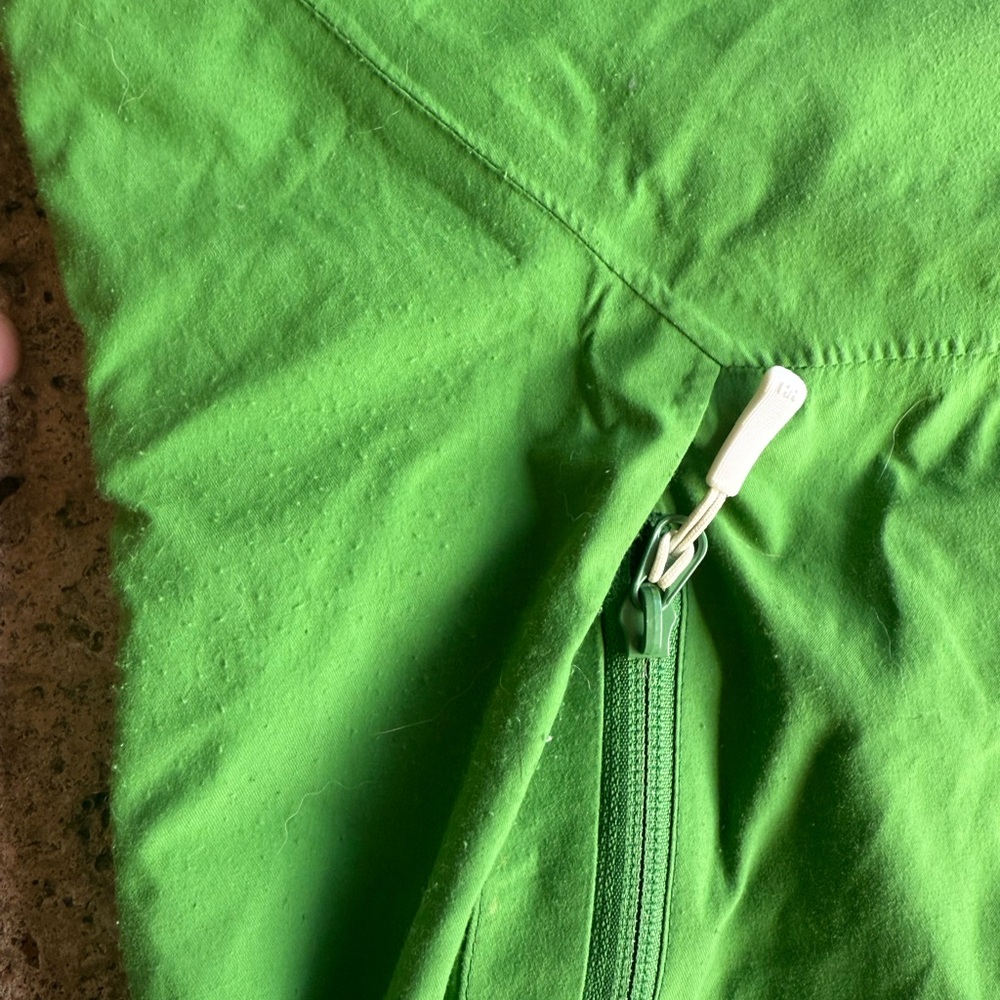 Helly Hansen Vibrant Green “Mountain” Zip up Jacket - Picture 3 of 16